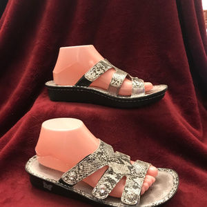 Alegria Venice Silver Snake Sandal, EU 39 (US 9)